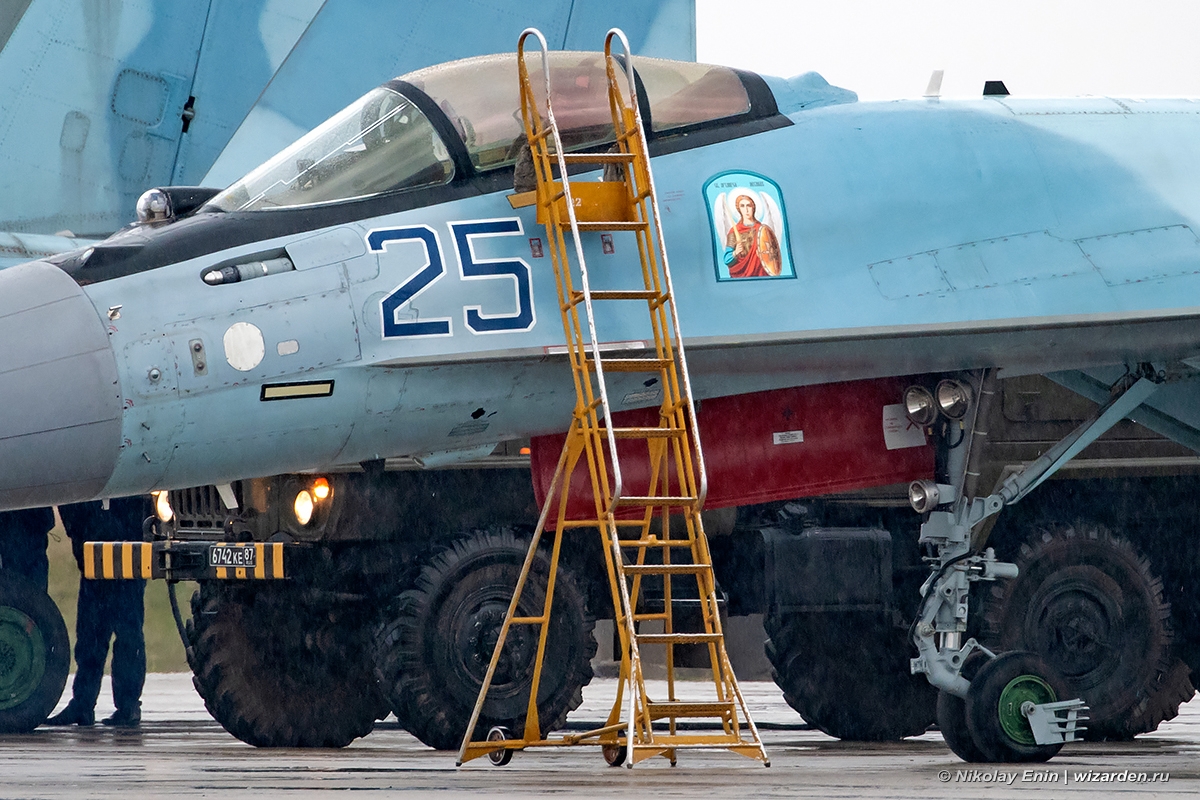 Су-35С с иконами