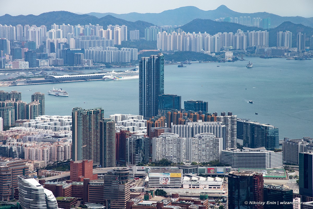 Гонконг. Город с сотого этажа стоит, видно, здания, экран, окнах, Виктория, Гонконге, чтобы, площадка, Китая, Plaza, материкового, Интересно, степени, написано, Central, Зайцы, обошел, делегация, получить