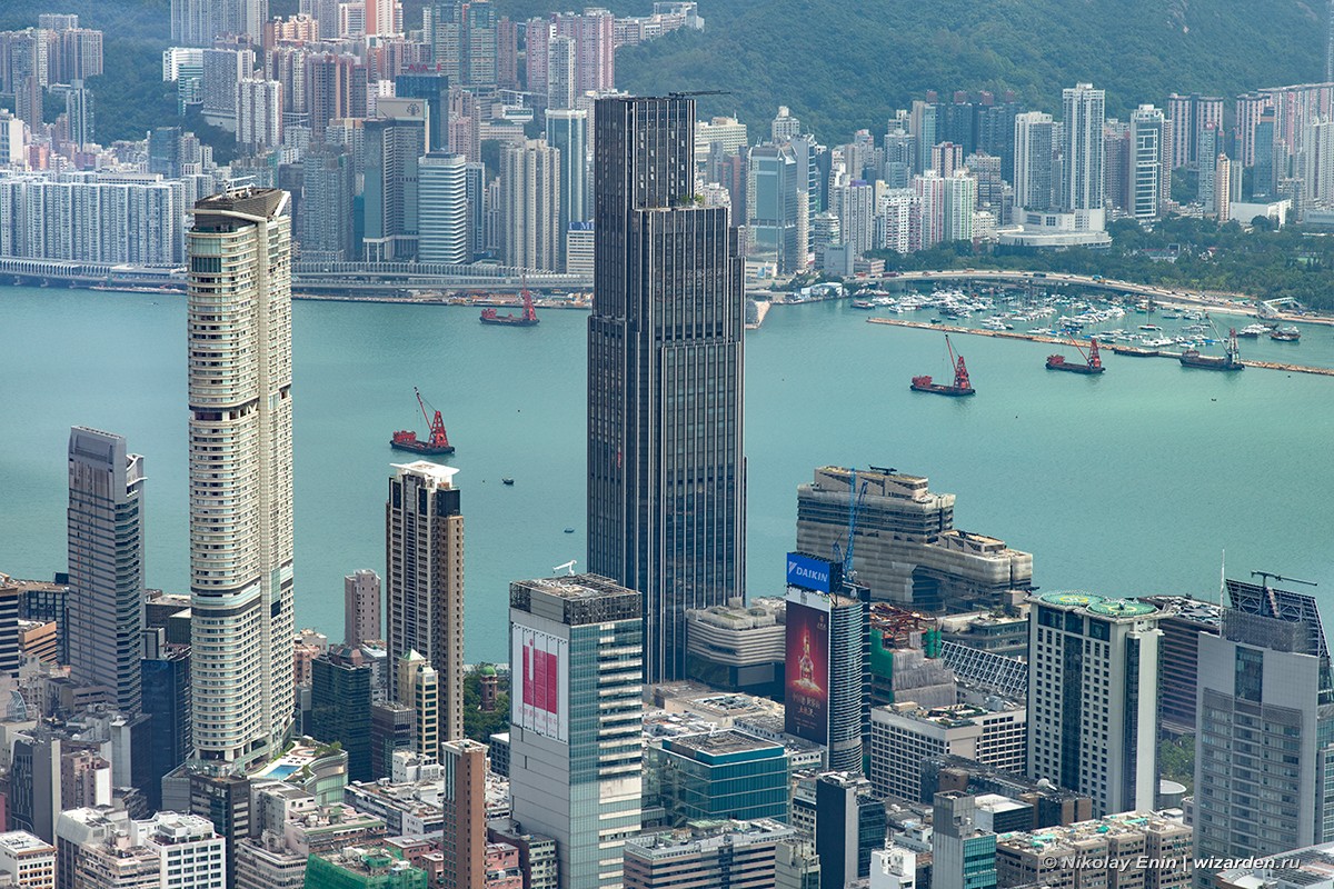 Гонконг. Город с сотого этажа стоит, видно, здания, экран, окнах, Виктория, Гонконге, чтобы, площадка, Китая, Plaza, материкового, Интересно, степени, написано, Central, Зайцы, обошел, делегация, получить