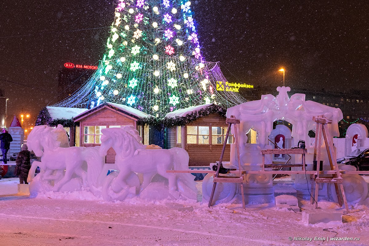 Предновогодний Новосибирск готовая, почти, ящики, снежных, скульптур, сквер, вагона, Прогулялся, 19122018, немного, центру, вечером, снимков