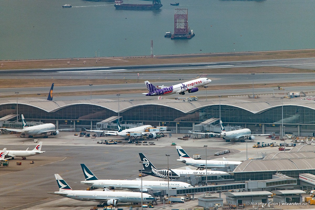 Гонконг. Аэропорт с холмов аэропорт, разных, чтобы, снять, Траффик, точек, пришлось, съемки, тропе, Гонконге, довольно, можно, поэтому, здесь, является, холмов, кадров, выкручивать, таких, Самолётная