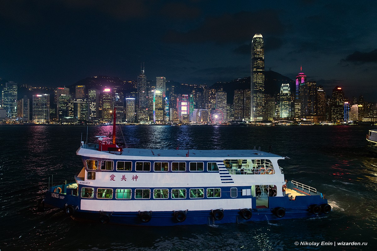 Гонконг. Симфония огней время, Гонконг, набережной, отель, музыка, народу, полно, полседьмого, светового, просмотра, полтора, поснимать, Город, очень, метро, панораму, вечернюю, пассажиров, собирает, занять